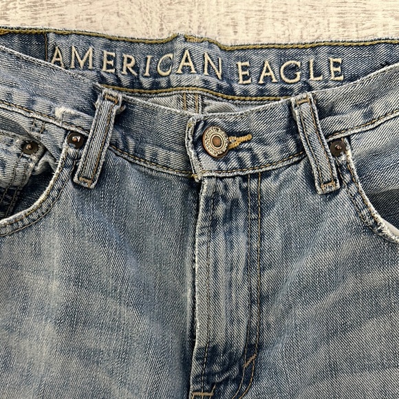 American Eagle Outfitters Light Wash Jeans - Picture 2 of 7